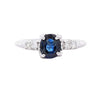 1,13 Karat Cushion-Schliff Saphir & seitlicher Diamant in 14K Weißgold Verlobungsring