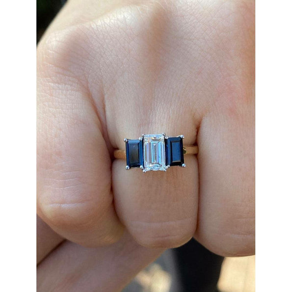 Bague de fiançailles en diamant taille émeraude certifié GIA de 0,92 carat avec saphirs bleus
