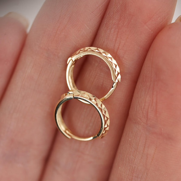 14K Gold Diamond Cut 13mm Huggie Hoop Earrings