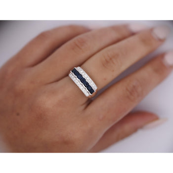 Bague bandeau en platine avec saphir de 1,16 carat et cluster de diamants taille ronde – Assay Jewelers
