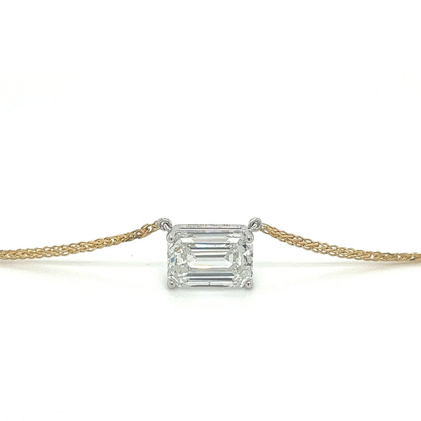 Collier flottant connecté avec diamant de laboratoire taille émeraude 2 carats, serti bicolore en or jaune et blanc 18K