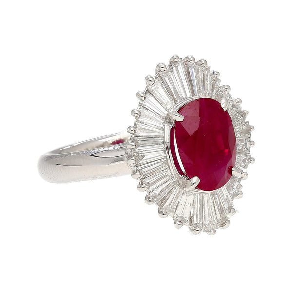 2,19 carat Rubis taille ovale et halo de diamants baguette en platine, bague ballerine