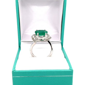 Émeraude taille ovale de 2.37 carats sur Bague rétro incurvée en or blanc à 4 griffes – Assay Jewelers
