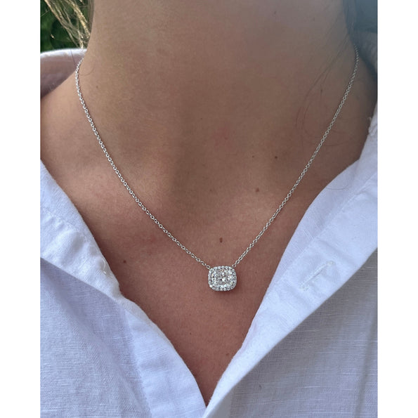 2.51 Carat Pendentif en diamant de laboratoire CVD taille Coussin avec halo de diamants, serti en platine 950 | chaîne câble