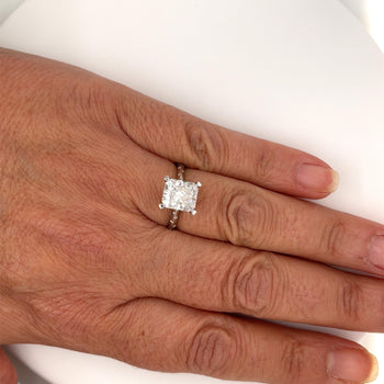txt
2.82カラット ラディアントカット ラボグロウンダイヤモンド Ring、18Kホワイトゴールド、IGI認定 – Assay Jewelers