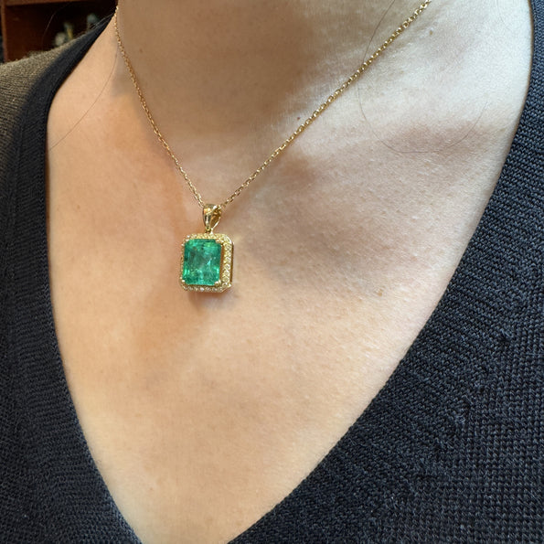5.42 Carat Natural Emerald Pendant Necklace with Yellow Diamond Halo in 18k Gold