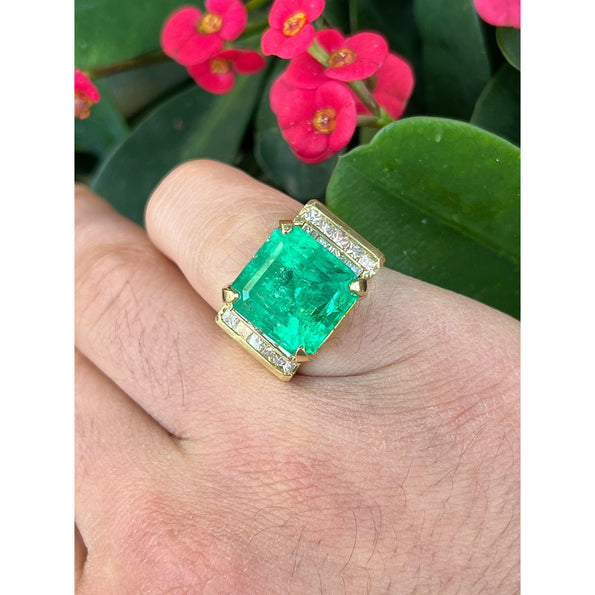 Bague pour homme en or 18K avec émeraude colombienne 13 carats certifiée GIA et diamants taille princesse