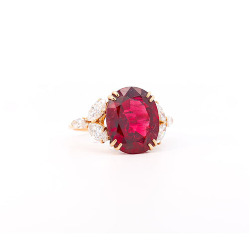 Van Cleef & Arpels 8.85 Carat No Heat Oval Ruby in 18k Yellow Gold Ring