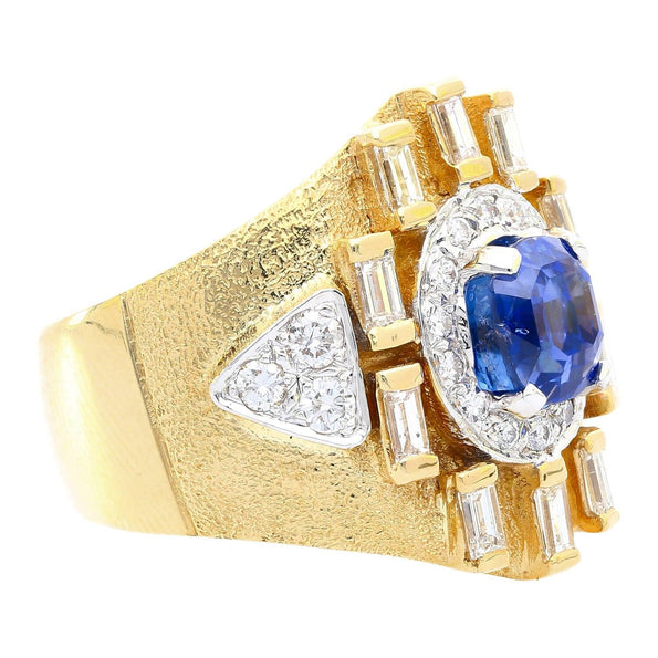 Bague homme Anciens en or finition mate avec saphir bleu 4,57 carats et diamants baguette