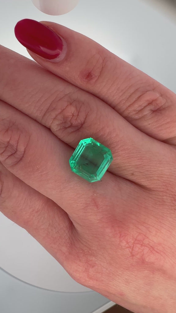 AGL Cert. 4.45 Carat Vivid Green Colombian Emerald Ring in 18K Gold